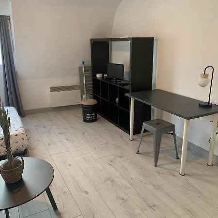 Апартаменты Joli Studio Avec Garage Prive Тарб Экстерьер фото